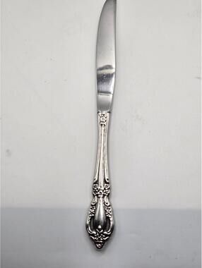 Oneida Distinction Deluxe RAPHAEL Dinner Knives Stainless Flatware Glossy - 9”